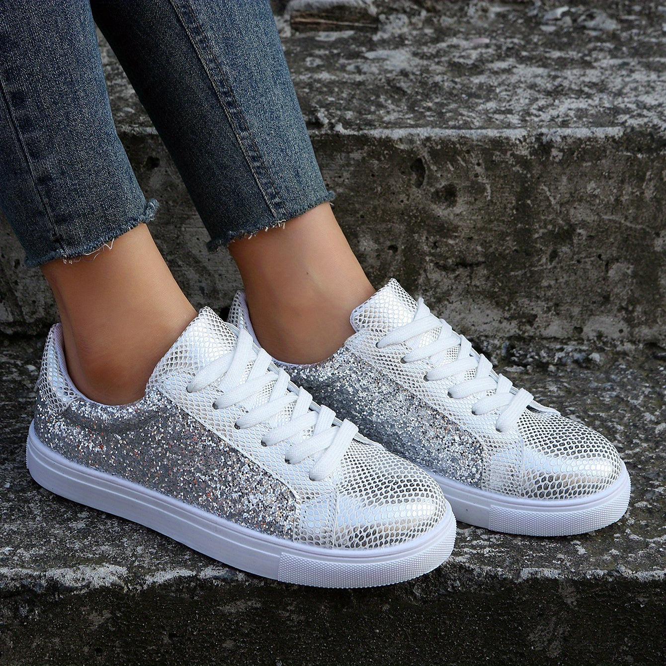 Women's Glitter Flat Lace Up Low Top Sneakers CD412