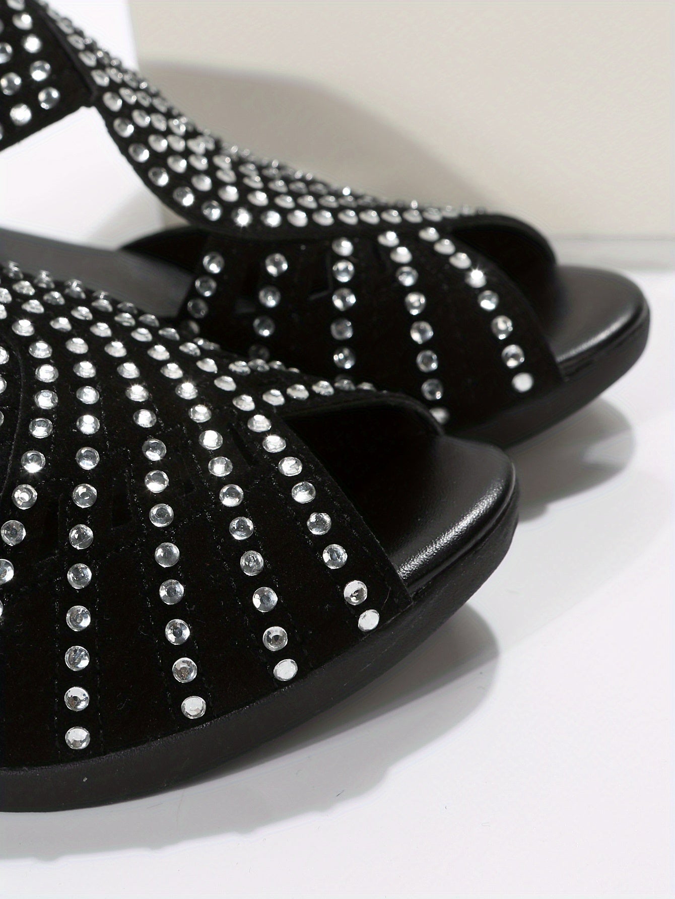 Rhinestone Decor Peep Toe Cross Strap Outdoor Sandals CD432