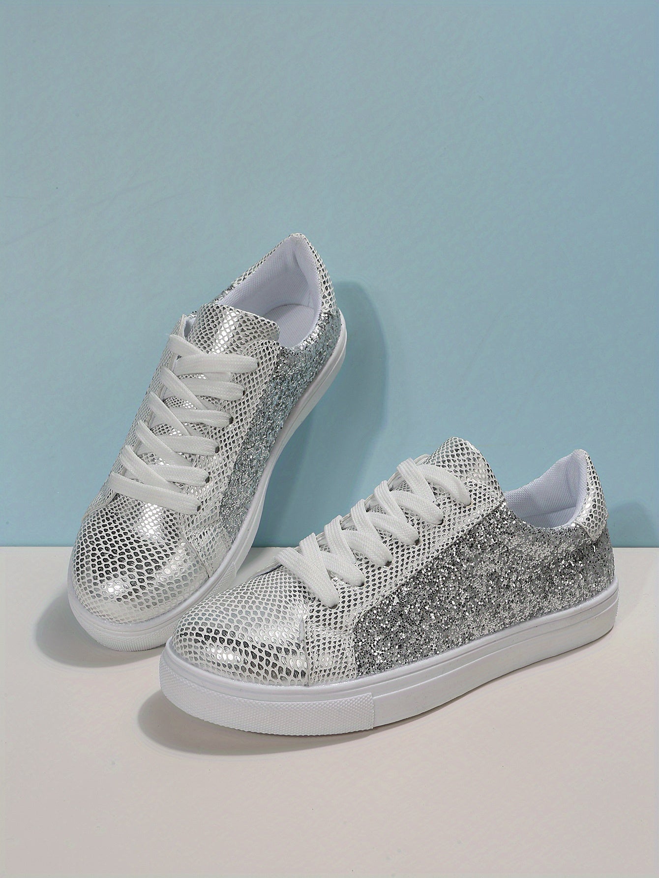 Women's Glitter Flat Lace Up Low Top Sneakers CD412