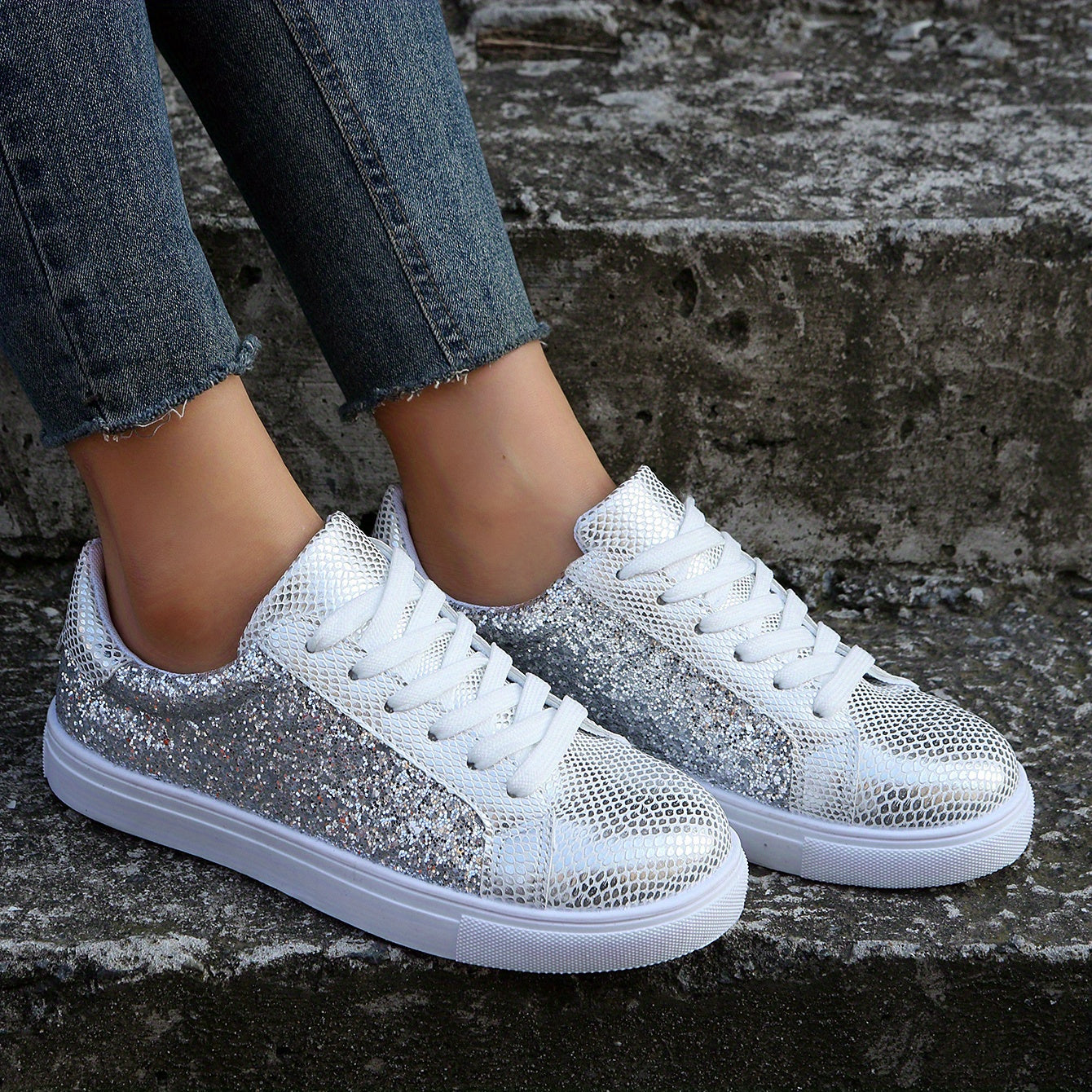 Women's Glitter Flat Lace Up Low Top Sneakers CD412