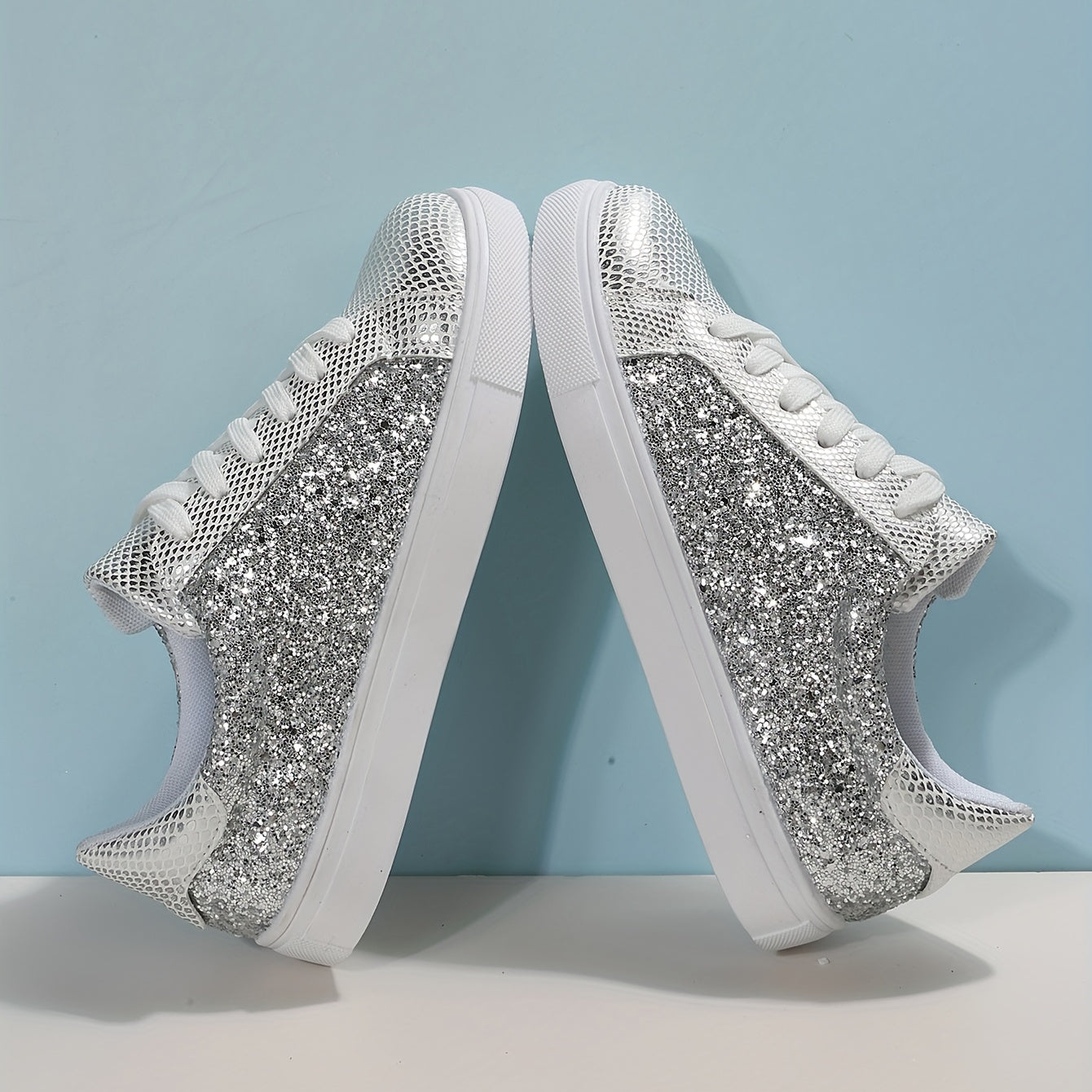 Women's Glitter Flat Lace Up Low Top Sneakers CD412