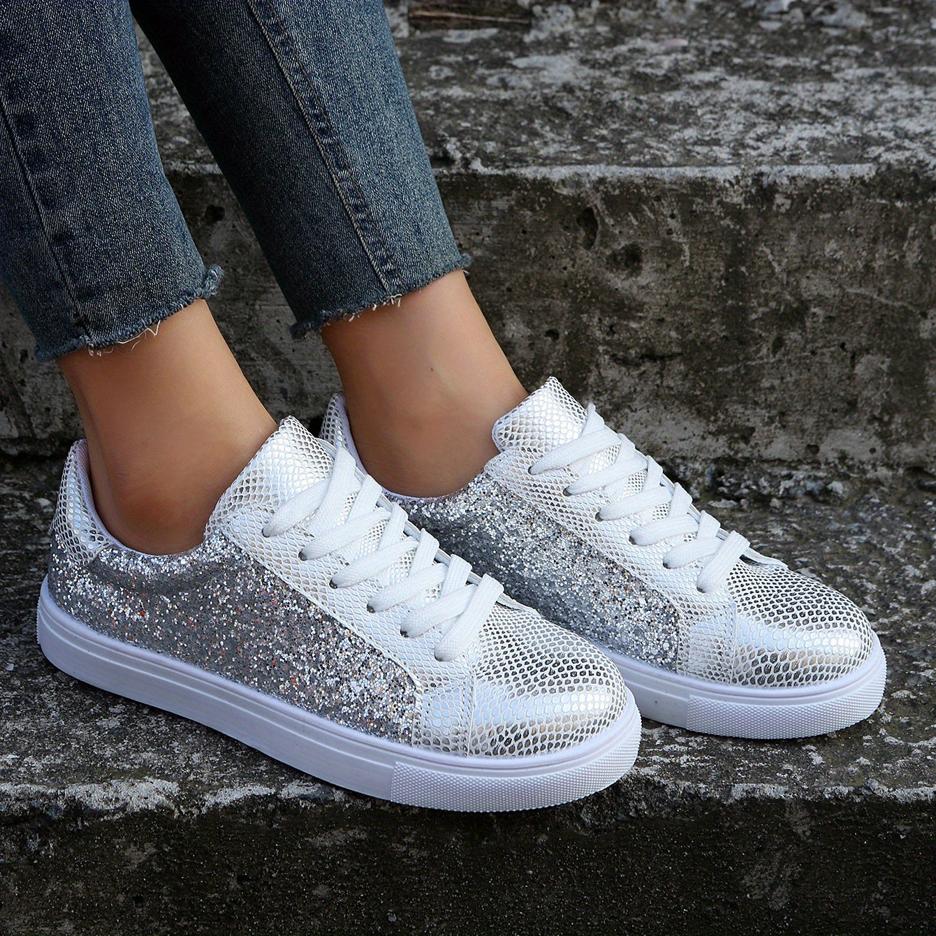 Women's Glitter Flat Lace Up Low Top Sneakers CD412